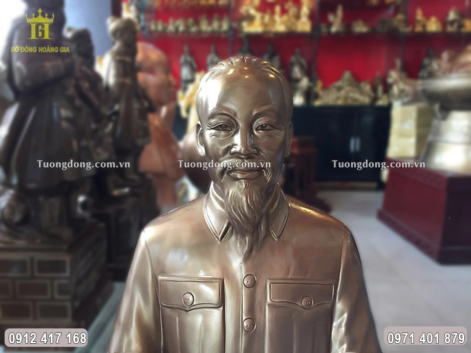 Gương mặt Bác được đúc sắc nét, theo chuẩn mẫu